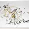 Minimalistisches abstraktes Acrylgemälde in Schwarz, Weiß und Gold mit dynamischen Pinselstrichen – moderne Leinwandkunst für elegante Wohnräume