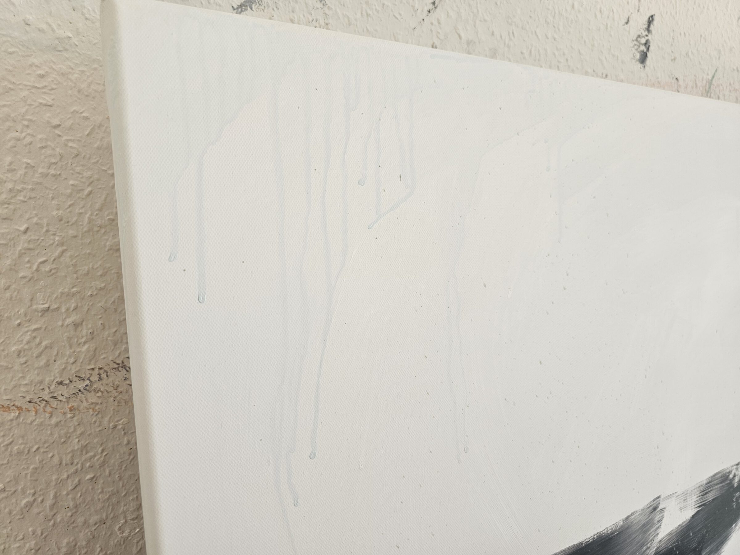 Modern Dream – Abstraktes Originalgemälde in Schwarz-Weiß mit zartem Blau – Bild 4